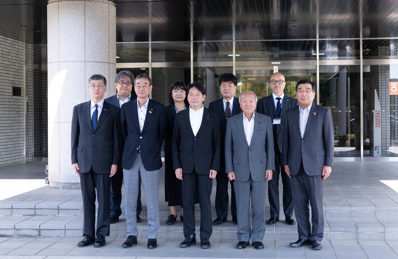 自由民主党　鈴木 敏一総務会長、小野寺 五典政務調査会長が 高エネルギー加速器研究機構を視察